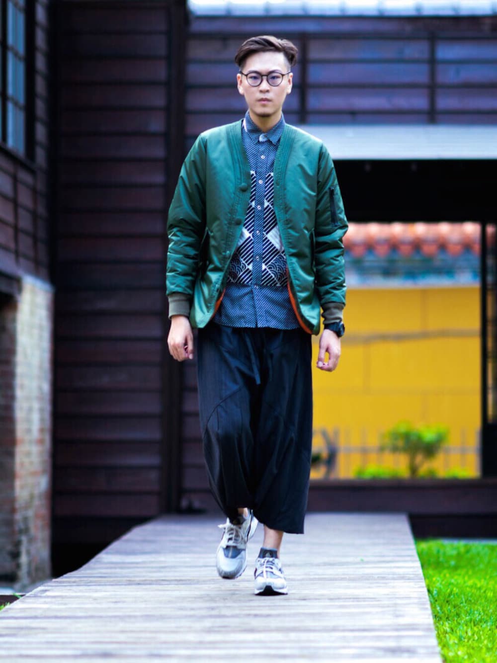 「MA1、reversible、nike huarache、culottes、militaryjacket、MA1 jacket、thermolite、 twill、 pantskirt、 Military uniform」｜「oqLiqのX pantskirt（チノパンツ、ブラック系）」を使った、oqLiqさん（メンズ・180cm）の秋コーディネートの1枚目の写真