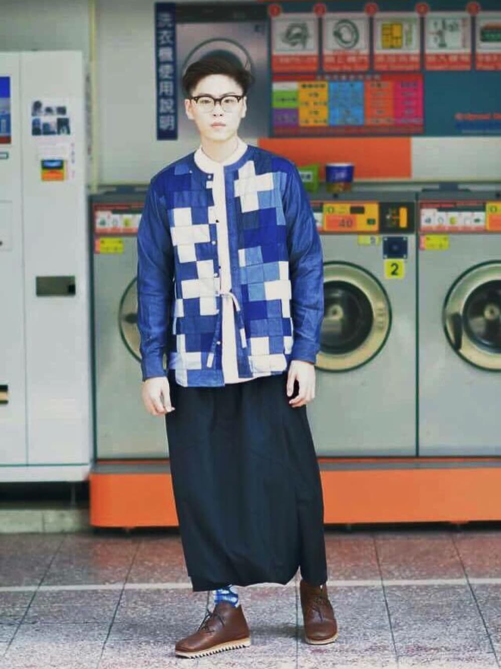 「patchwork 、indigo、oqLiq、dyeing」｜「oqLiqのアイテム（その他パンツ、ブラック系）」を使った、oqLiqさん（メンズ・170cm）の春コーディネートの1枚目の写真