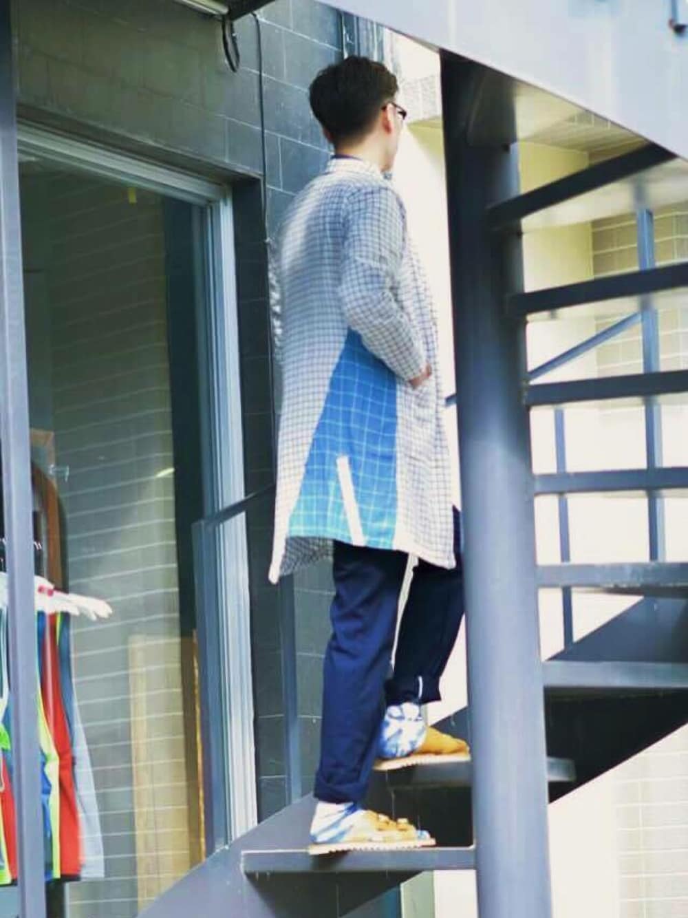 「indigo、fishtail」｜「oqLiqのアイテム（シャツ/ブラウス、ホワイト系）」を使った、oqLiqさん（メンズ・180cm）の夏コーディネートの1枚目の写真