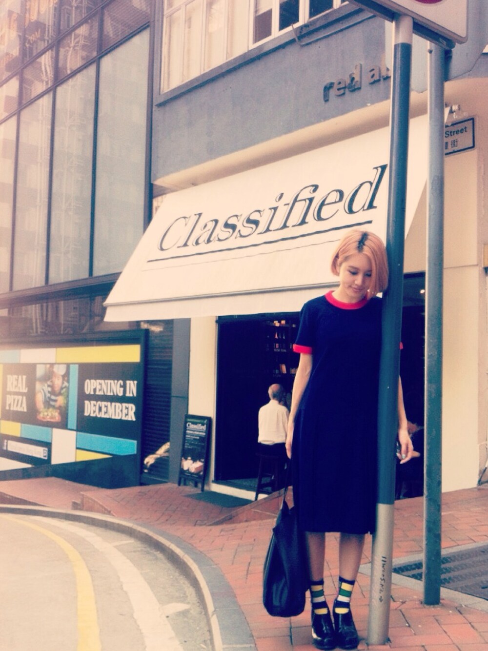 「vintage、CELINE、snidel、girl、Hong Kong」｜「CELINEのCELINE CAVA（クラッチバッグ、ブラック系）」を使った、machicocoさん（レディース・100cm）の春コーディネートの1枚目の写真