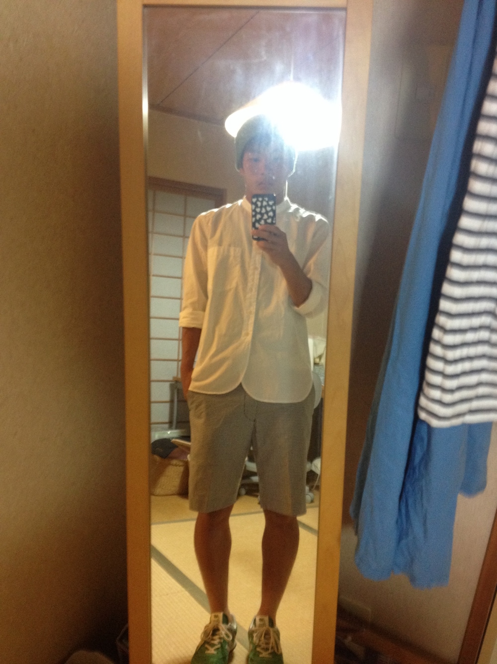 「スニーカー、白シャツ、ニット帽、チェックパンツ」｜「MYSELF ABAHOUSEのNEW BALANCE ML574（スニーカー、グリーン系）」を使った、Yoo￣／さん（メンズ・163cm）の夏コーディネートの1枚目の写真