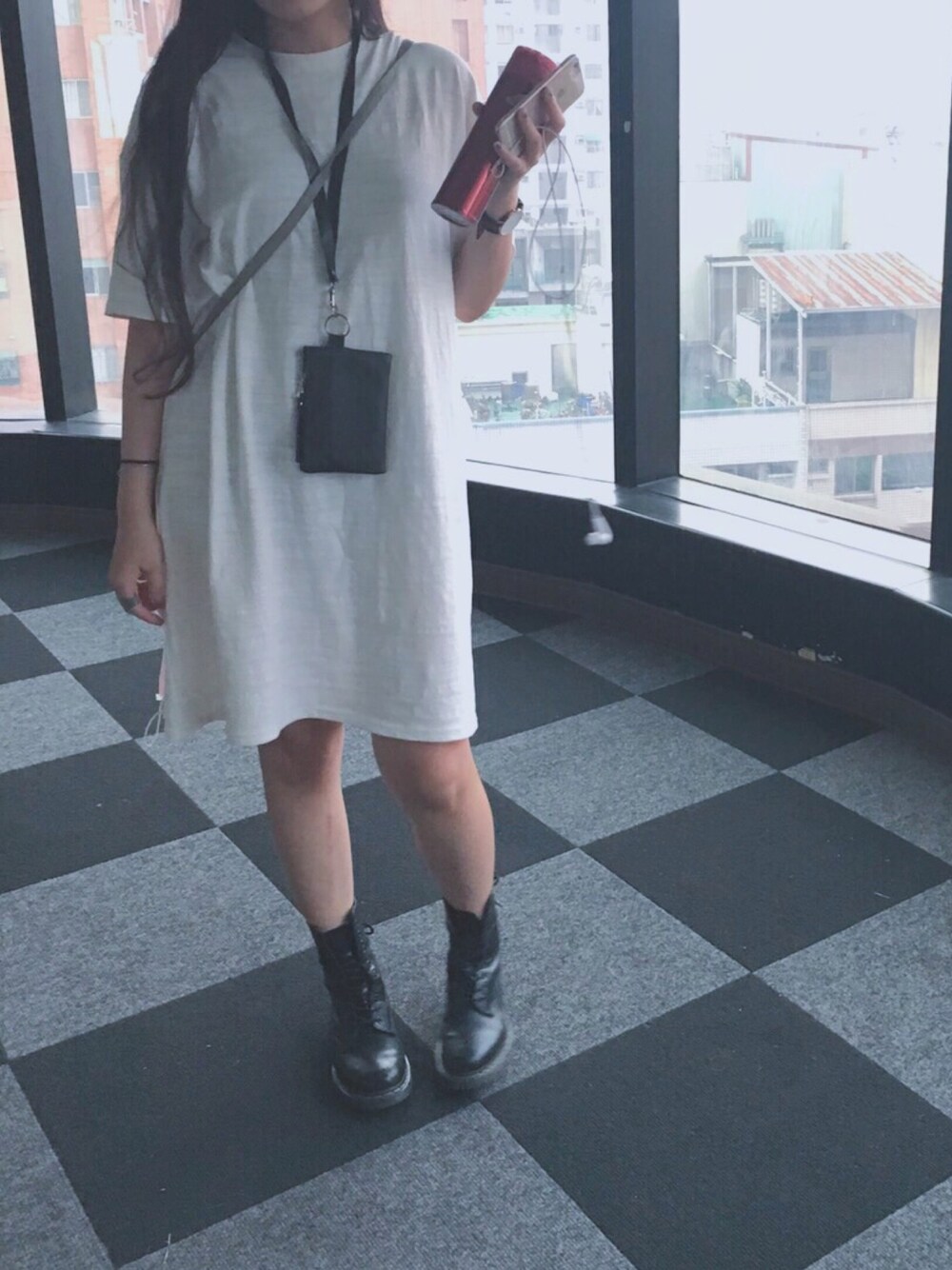 「夏、白Tシャツ、ハット、Dr.Martens、仕事着、casual、Taiwan」｜「Daniel Wellingtonのアイテム（アナログ腕時計、その他）」を使った、sherylさん（レディース・170cm）の春コーディネートの1枚目の写真