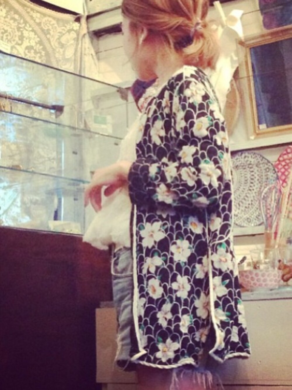 「flower」｜「VINTAGEのアイテム（その他アウター、ブラック系）」を使った、ticogさん（レディース・157cm）の春コーディネートの1枚目の写真