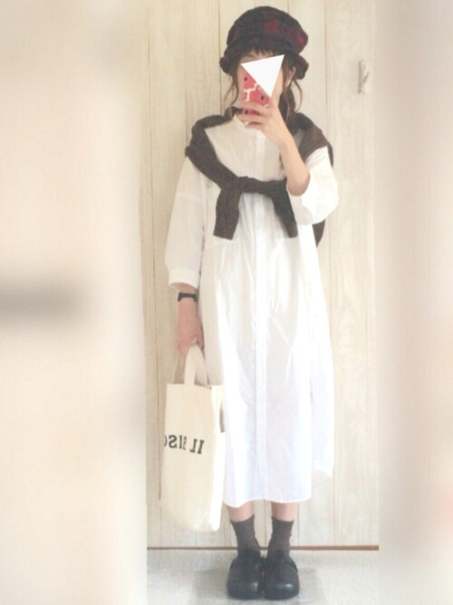 白シャツワンピで清楚に