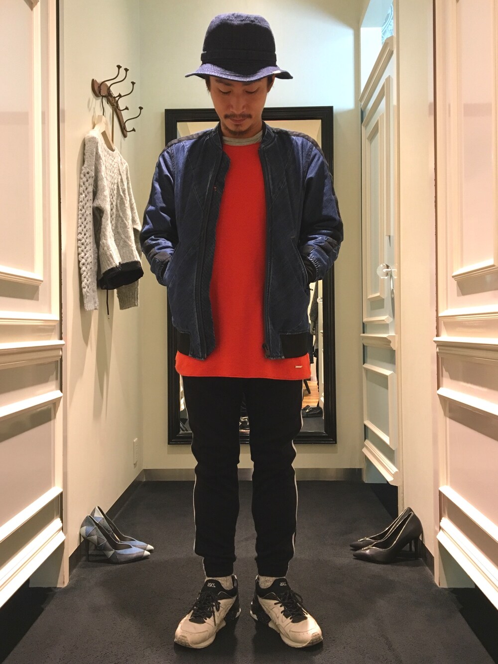 「デニム、スニーカーコーデ、秋のコーデ、シンプル」｜「DIESELのアイテム（ジャケット/アウター、ブルー系）」を使った、50481さん（メンズ・165cm）の秋コーディネートの1枚目の写真