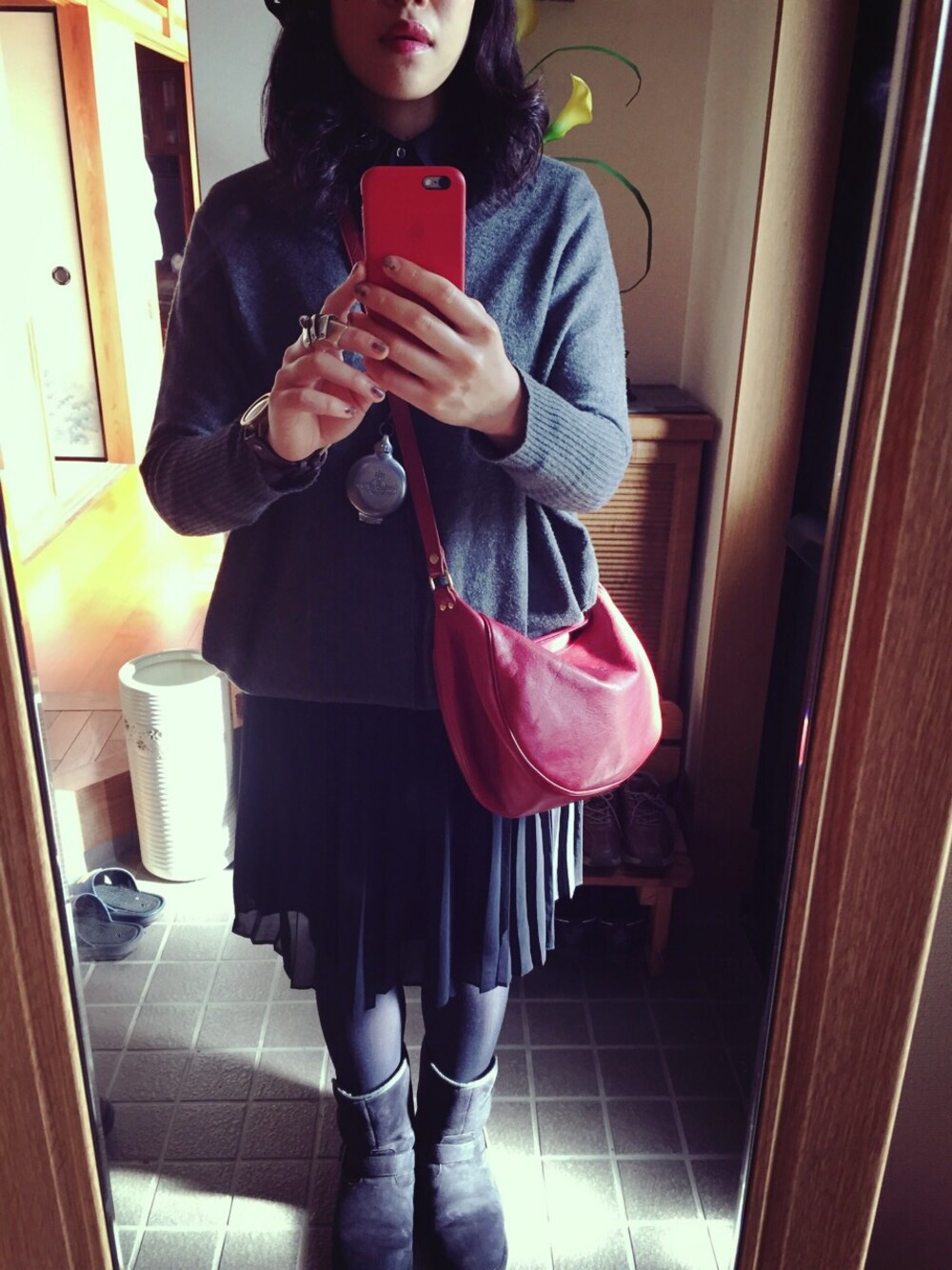 「ムートンブーツ」｜「KBFのアイテム（ニット/セーター、グレー系）」を使った、harunamiyakeさん（レディース・170cm）の秋コーディネートの1枚目の写真