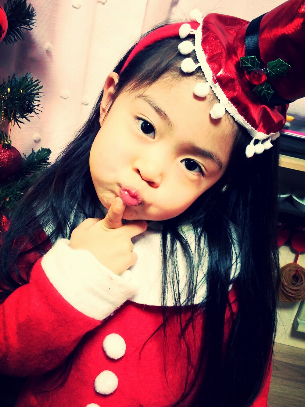 「クリスマス2014(レッド×グリーン)、クリスマス、サンタさん」｜「100均のアイテム（ワンピース、レッド系）」を使った、Seriiiinaさん（キッズ・100cm）の冬コーディネートの1枚目の写真