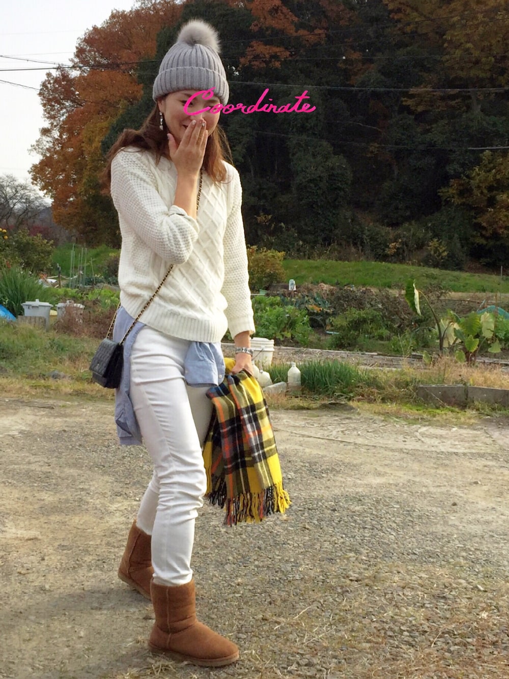 「手匂カグヤ、手匂カグヤ祭、simple、casual、チェックストール、WEARママ部、WEAR東海、大人女子」｜「Mila Owenのファーポンポン付きニット帽（ハット、グレー系）」を使った、ほしららさん（レディース・167cm）の冬コーディネートの1枚目の写真