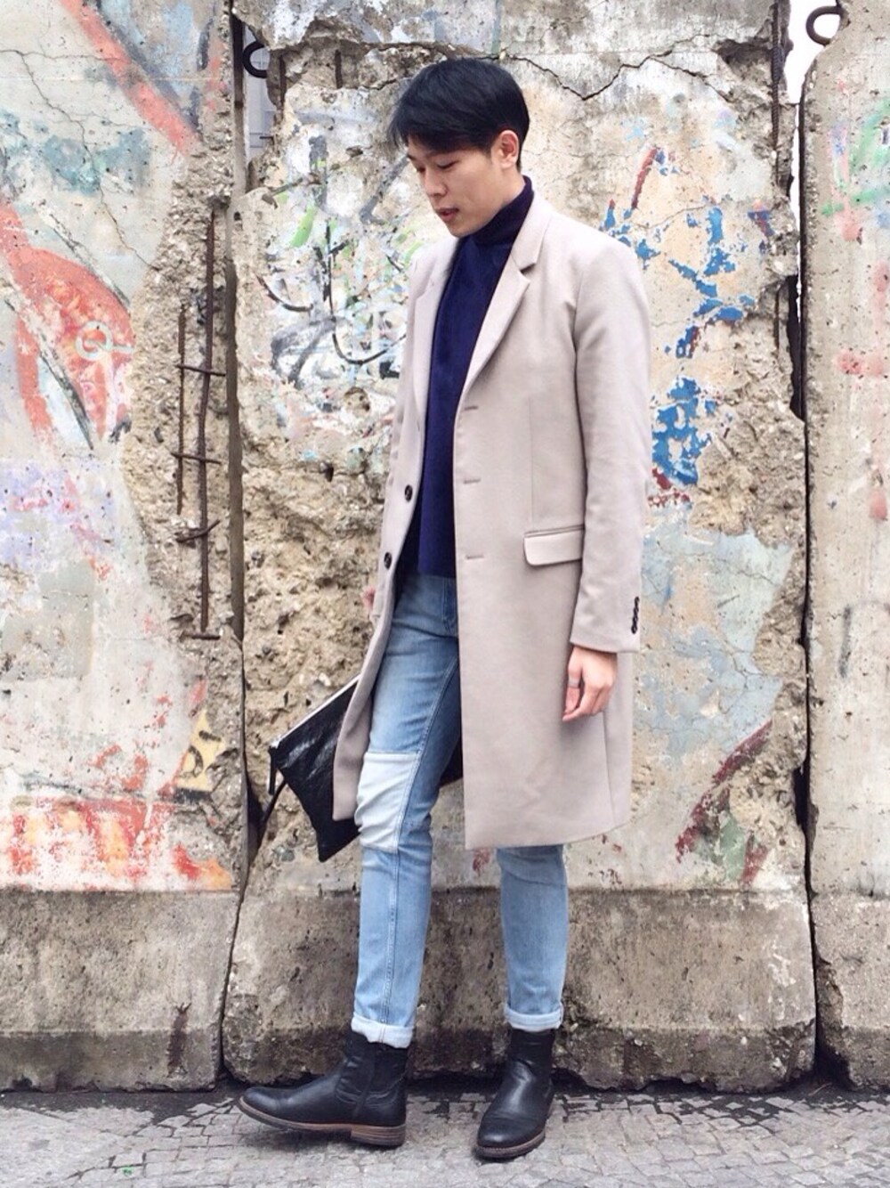 「daily look、coat、denim、clutchbag」｜「ZARAのアイテム（ムートンコート、シルバー系）」を使った、최호천さん（メンズ・186cm）の冬コーディネートの1枚目の写真