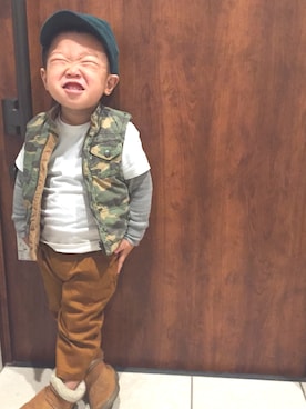 「OSHKOSH（オシュコシュ）のアイテム（ダウンベスト）」を使った、RiWaさん（キッズ・90cm）の春コーディネート