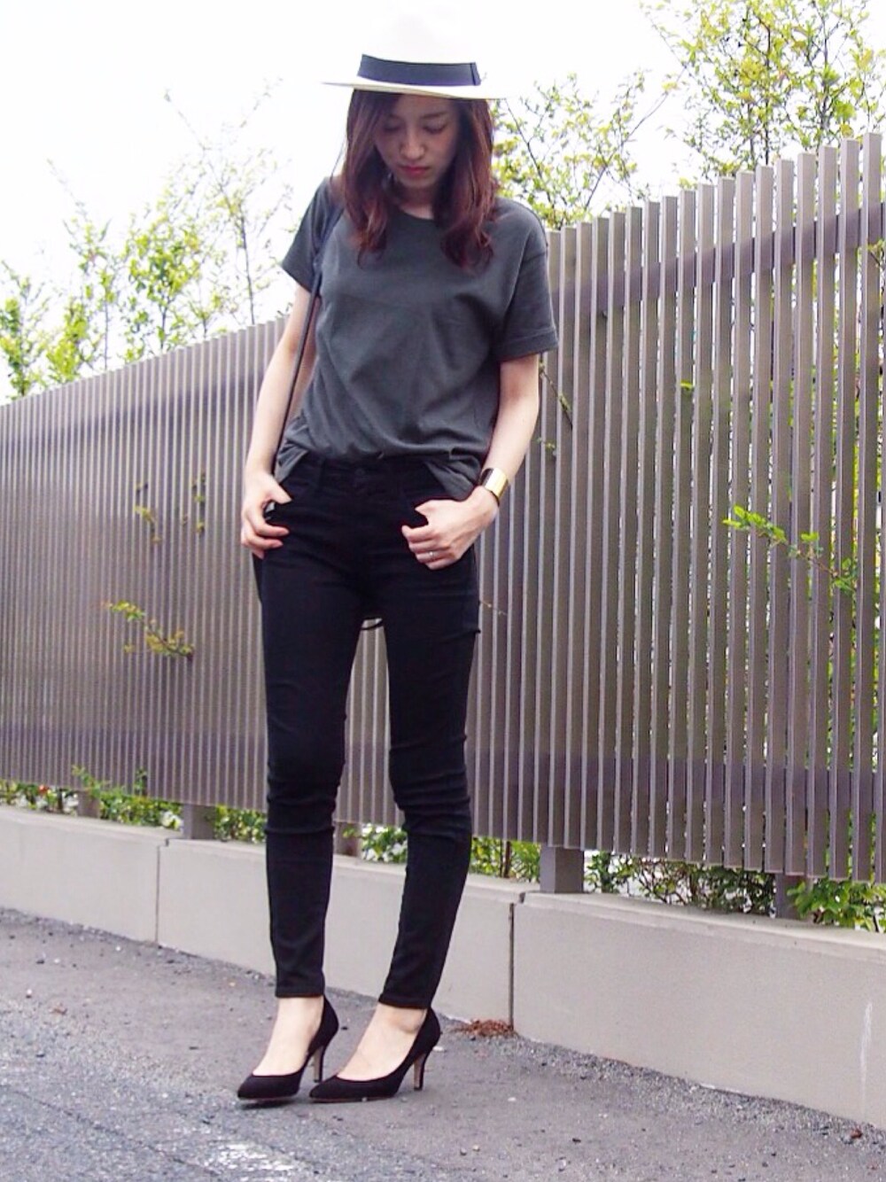 「パックTシャツ、メンズライク、ユニクロ、カーキ、パナマハット、黒スキニー、無地T」｜「UNIQLOのアイテム（Tシャツ/カットソー、グリーン系）」を使った、akiさん（レディース・160cm）の夏コーディネートの1枚目の写真