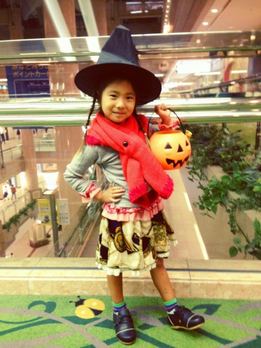 「BOOFOOWOO、子供服、女の子コーデ、スタッフ、ブーフーウーWEARコンテスト、BOOハロウィン」｜「BOOFOOWOOのL/STEE（Tシャツ/カットソー、グレー系）」を使った、landﾁﾐｻさん（キッズ・110cm）の秋コーディネートの1枚目の写真
