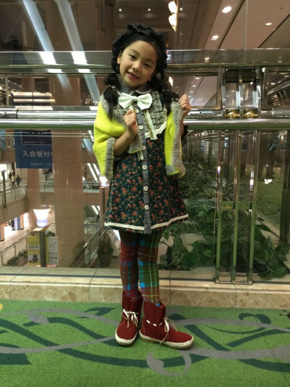 「ハロウィン、ブーフーウー、BOOFOOWOO、子供服、女の子コーデ、ブーフーウーWEARコンテスト、BOOハロウィン」｜「One deux booのケープ（トップス、イエロー系）」を使った、landﾁﾐｻさん（キッズ・125cm）の秋コーディネートの1枚目の写真