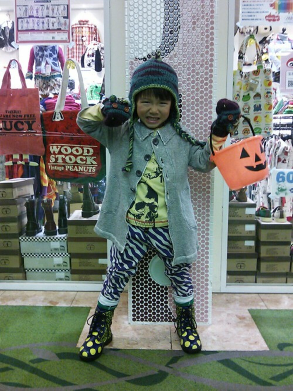 「ハロウィン、ブーフーウー、BOOFOOWOO、子供服、男の子コーデ、ブーフーウーWEARコンテスト、BOOハロウィン」｜「One deux booのロングパンツ（スラックス、ブルー系）」を使った、landﾁﾐｻさん（キッズ・110cm）の秋コーディネートの1枚目の写真