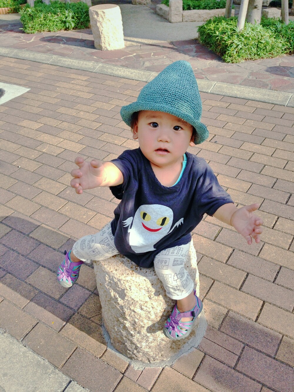 「kids、どんぐり帽、keen、トンガリ帽子、おばけ、キャラT」｜「KEENのKIDS Whisper_1009935(TODDLER) （サンダル、パープル系）」を使った、ioさん（キッズ・80cm）の夏コーディネートの1枚目の写真