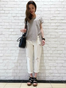 「白デニム」｜「アイテム（財布/小物）」を使った、JEANASISららぽーとTOKYO-BAY STAFFさん（レディース・170cm）の夏コーディネート