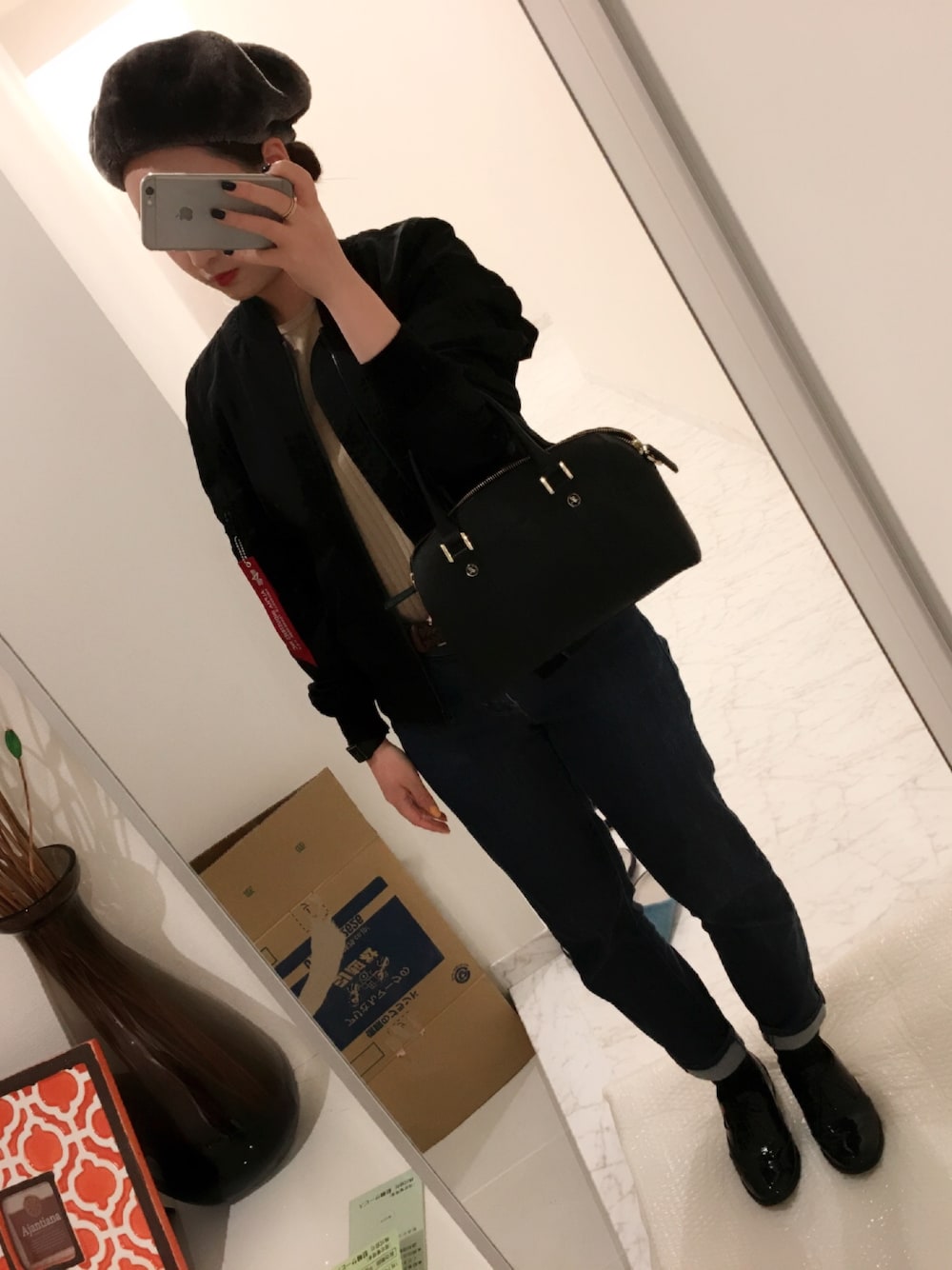 「ライトオン、Right-on、出勤コーデ、ジーンズ、リーバイス、Levi's、アルファ、alpha、MA-1、秋コーデ」｜「Right-onのアイテム（ハンチング/ベレー帽、グレー系）」を使った、Soooさん（レディース・155cm）の秋コーディネートの1枚目の写真