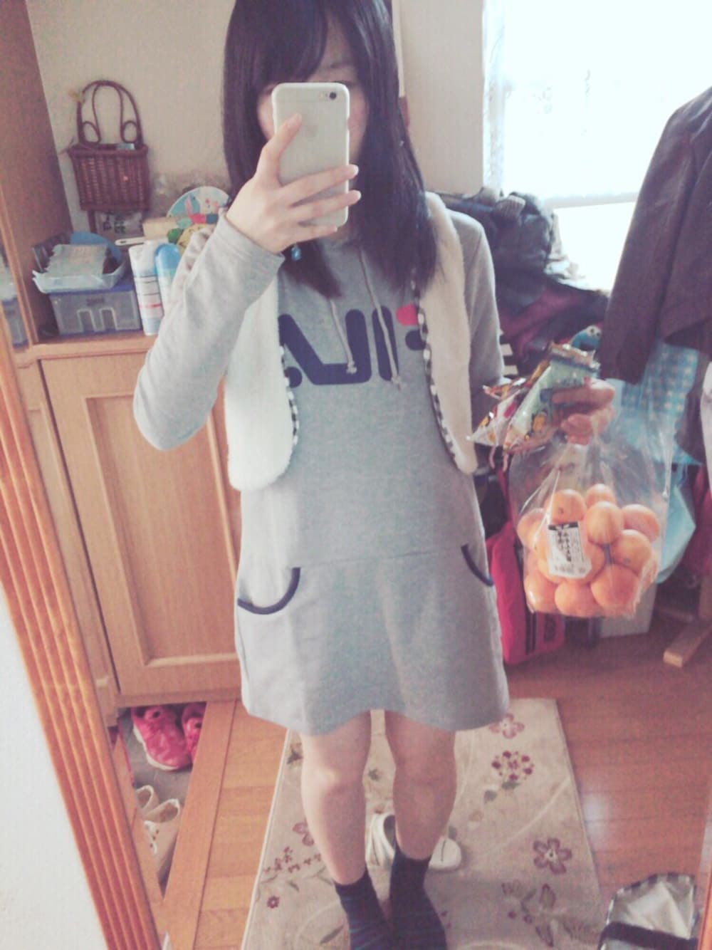 「FILA、ワンピース、ベスト」｜「FILAのアイテム（ワンピース、グレー系）」を使った、のうねんさん（レディース・154cm）の冬コーディネートの1枚目の写真