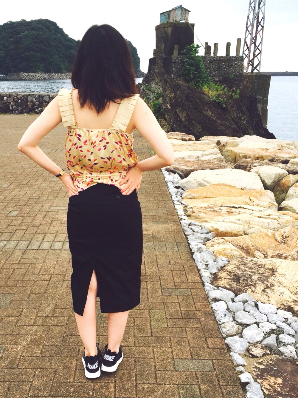 「JILL STUARTのアイテム（シャツ/ブラウス、イエロー系）」を使った、tyaさん（レディース・155cm）の夏コーディネートの1枚目の写真