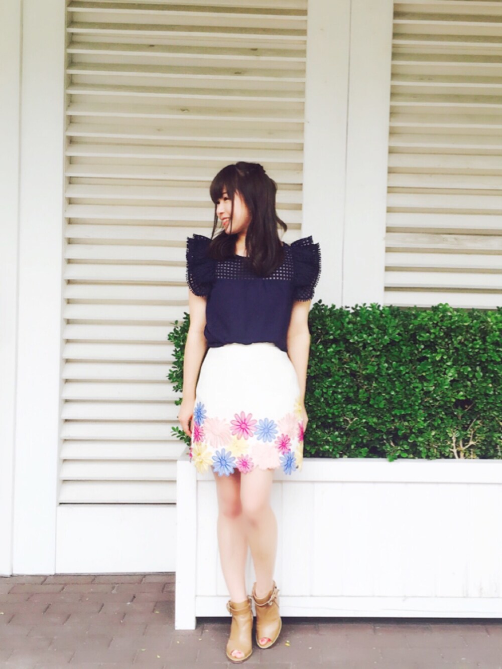 「Lily Brown、刺繍、夏」｜「ROJITAのアイテム（Tシャツ/カットソー、ブルー系）」を使った、misaさん（レディース・150cm）の夏コーディネートの1枚目の写真