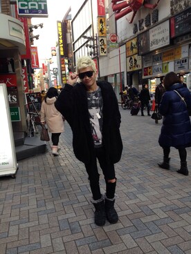 「H&M（エイチ・アンド・エム）のアイテム（Tシャツ/カットソー、グレー系）」を使った、歐利さん（メンズ）の夏コーディネート