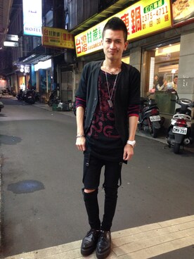 「Vivienne Westwood（ヴィヴィアンウエストウッド）のアイテム（Tシャツ/カットソー、ブラック系）」を使った、歐利さん（メンズ）の夏コーディネート