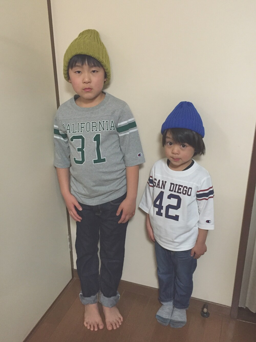 「ドラフトGLR、おそろいコーデ」｜「green label relaxingの【JUNIOR】別注 Champion(チャンピオン) 7部 プリント Tシャツ（Tシャツ/カットソー、グレー系）」を使った、komako77さん（キッズ・100cm）の春コーディネートの1枚目の写真