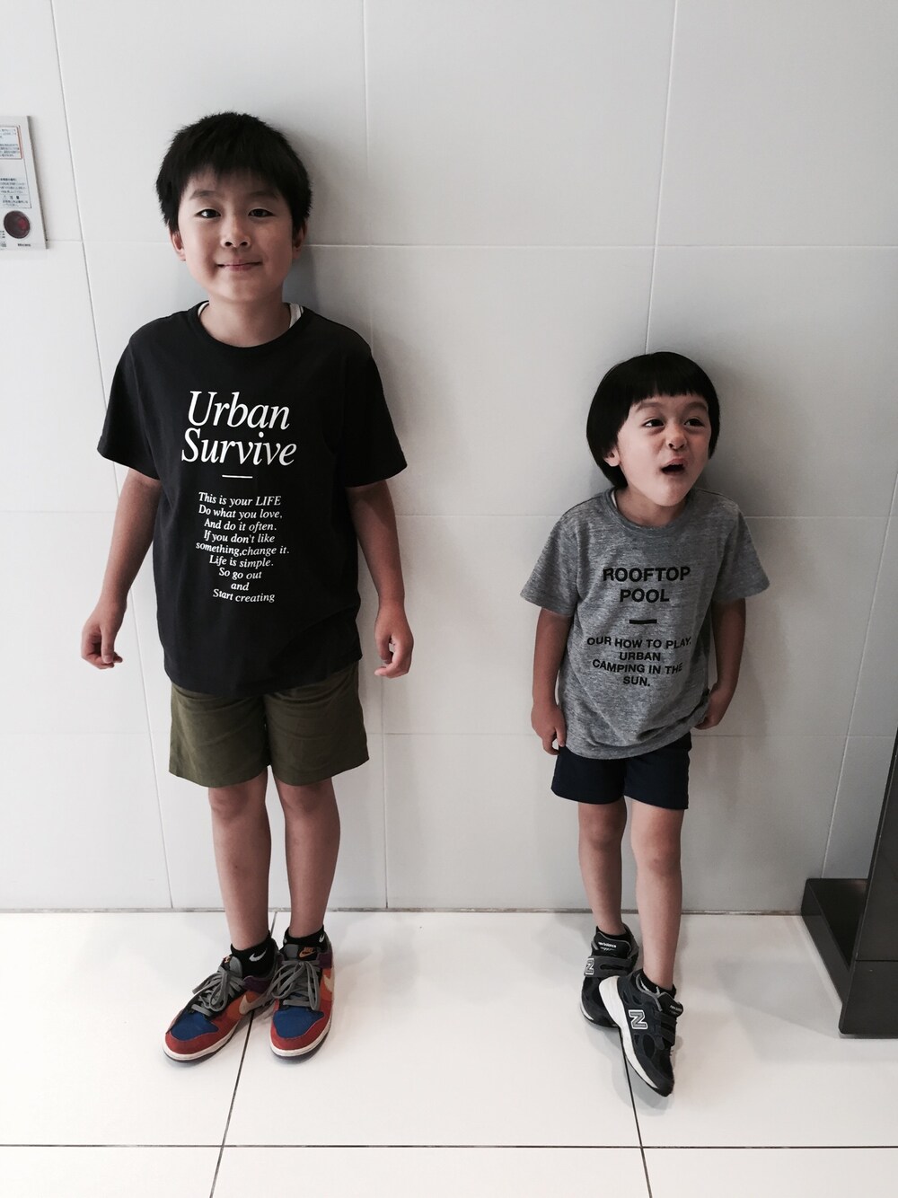 「SmoothyのSmoothy Urban Survive Tee / スムージー アーバンサバイブTシャツ（Tシャツ/カットソー、ブラック系）」を使った、komako77さん（キッズ・100cm）の秋コーディネートの1枚目の写真