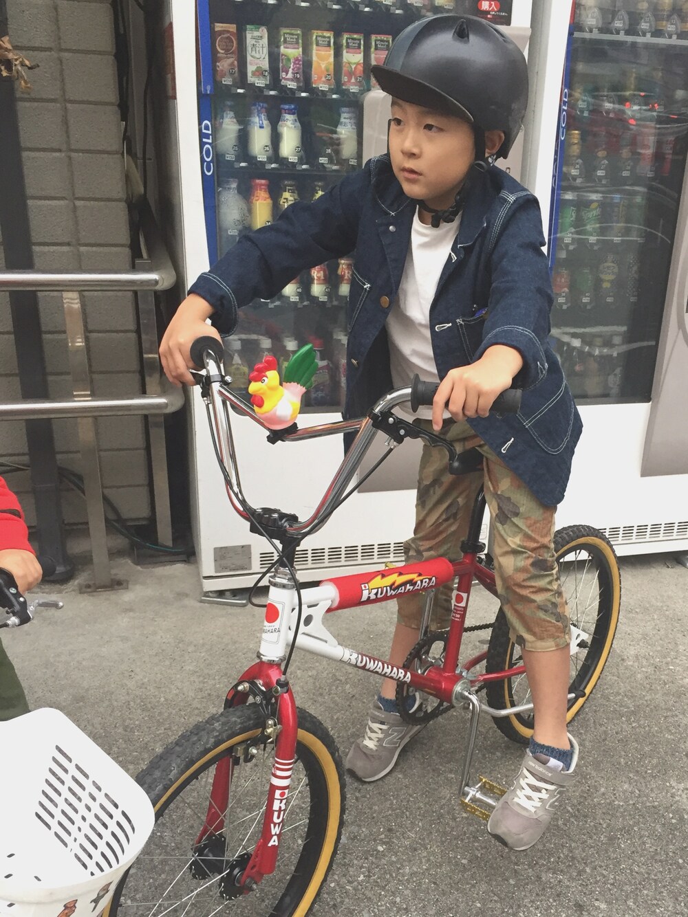 「kuwahara」｜「LeeのBOYS COVERALL 91J（カバーオール、ブルー系）」を使った、komako77さん（キッズ・134cm）の秋コーディネートの1枚目の写真