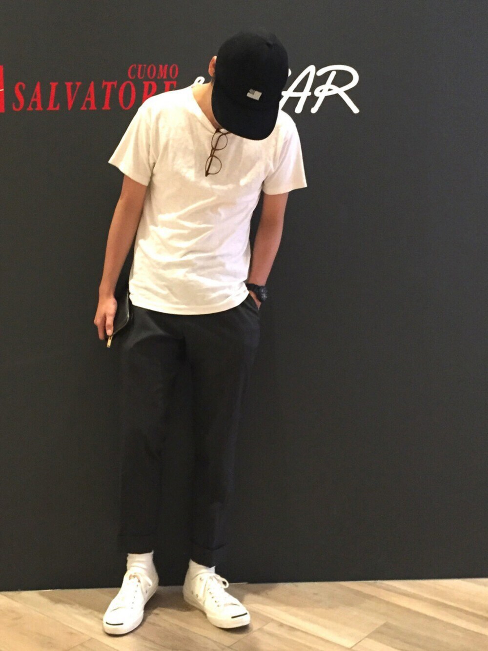 「シンプルコーデ、カジュアル、スニーカー、ロールアップ、ブラック、45R」｜「ChampionのChampion×BEAMS / 別注 ロゴキャップ（キャップ、ブラック系）」を使った、YOHEIさん（メンズ・174cm）の秋コーディネートの1枚目の写真