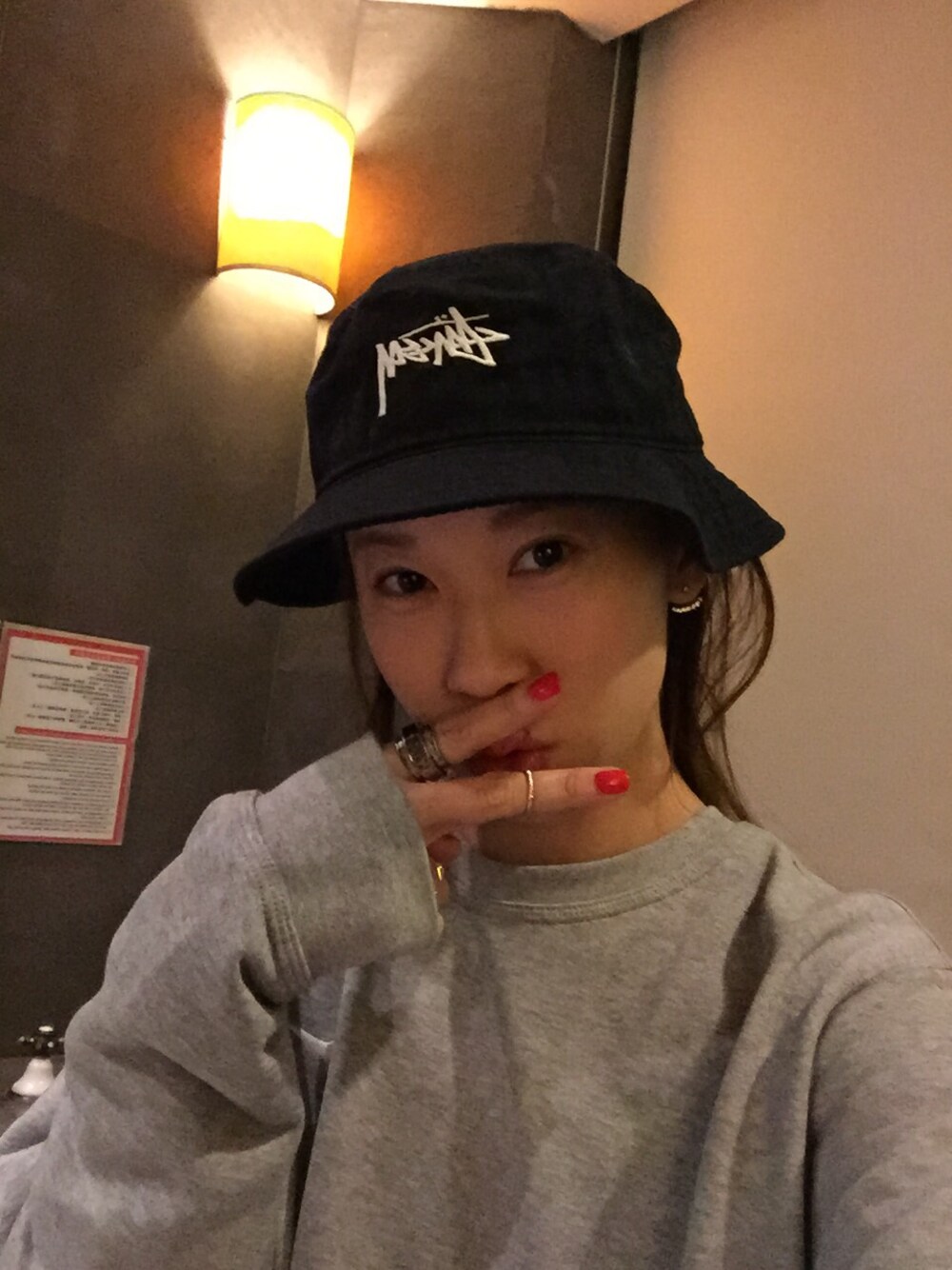「NIKEのアイテム（スウェット、グレー系）」を使った、MONNOMさん（レディース・172cm）の冬コーディネートの1枚目の写真