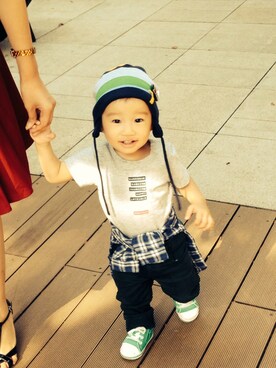 「アイテム（デニムパンツ、グリーン系）」を使った、a.r.iさん（キッズ・80cm）の冬コーディネート