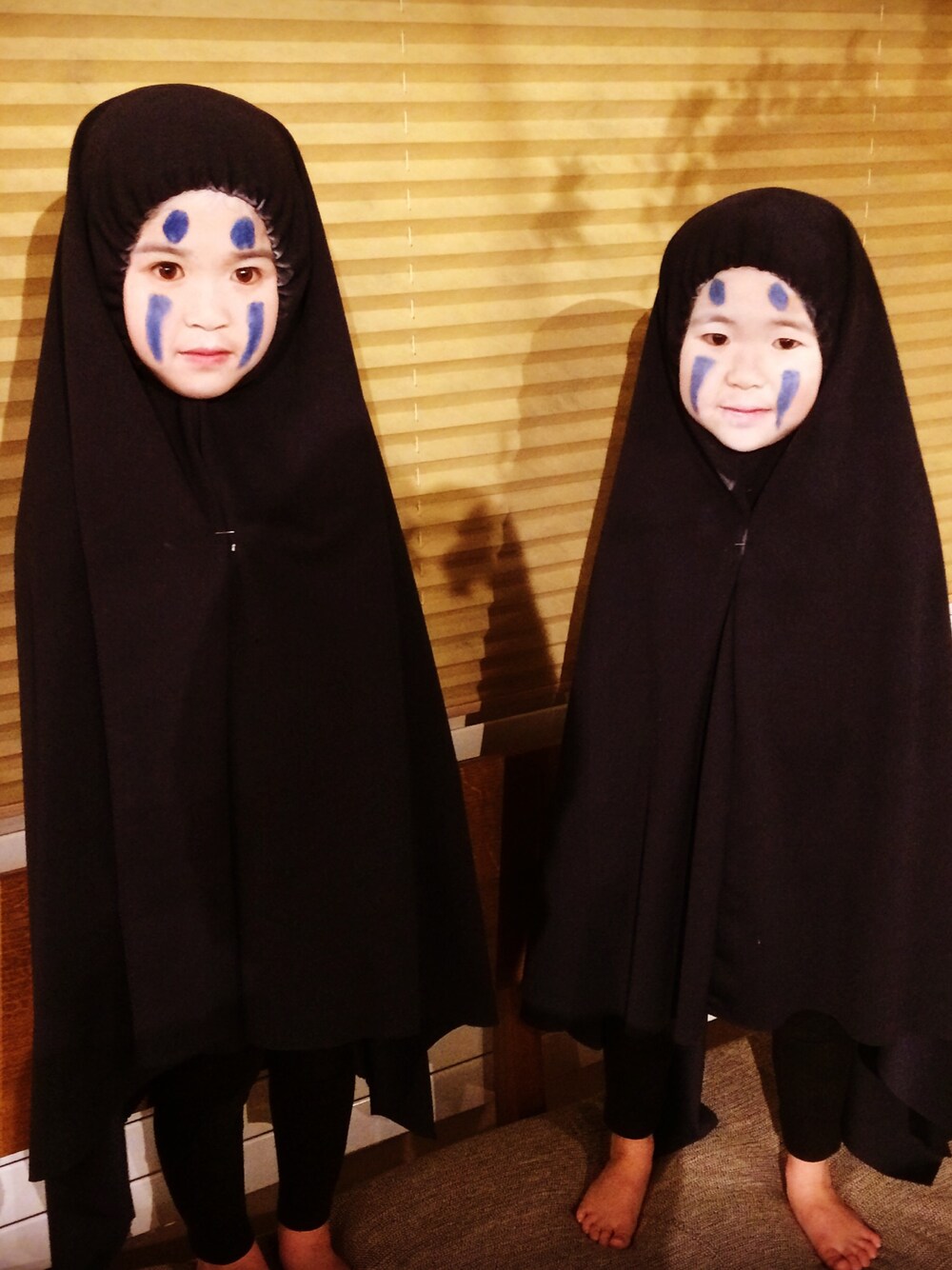 「ハロウィンコーデ、wearhalloween2016、仮装、カオナシ、年子姉妹」｜「Handmadeのアイテム（つなぎ/オールインワン、ブラック系）」を使った、ssacchiさん（キッズ・110cm）の秋コーディネートの1枚目の写真
