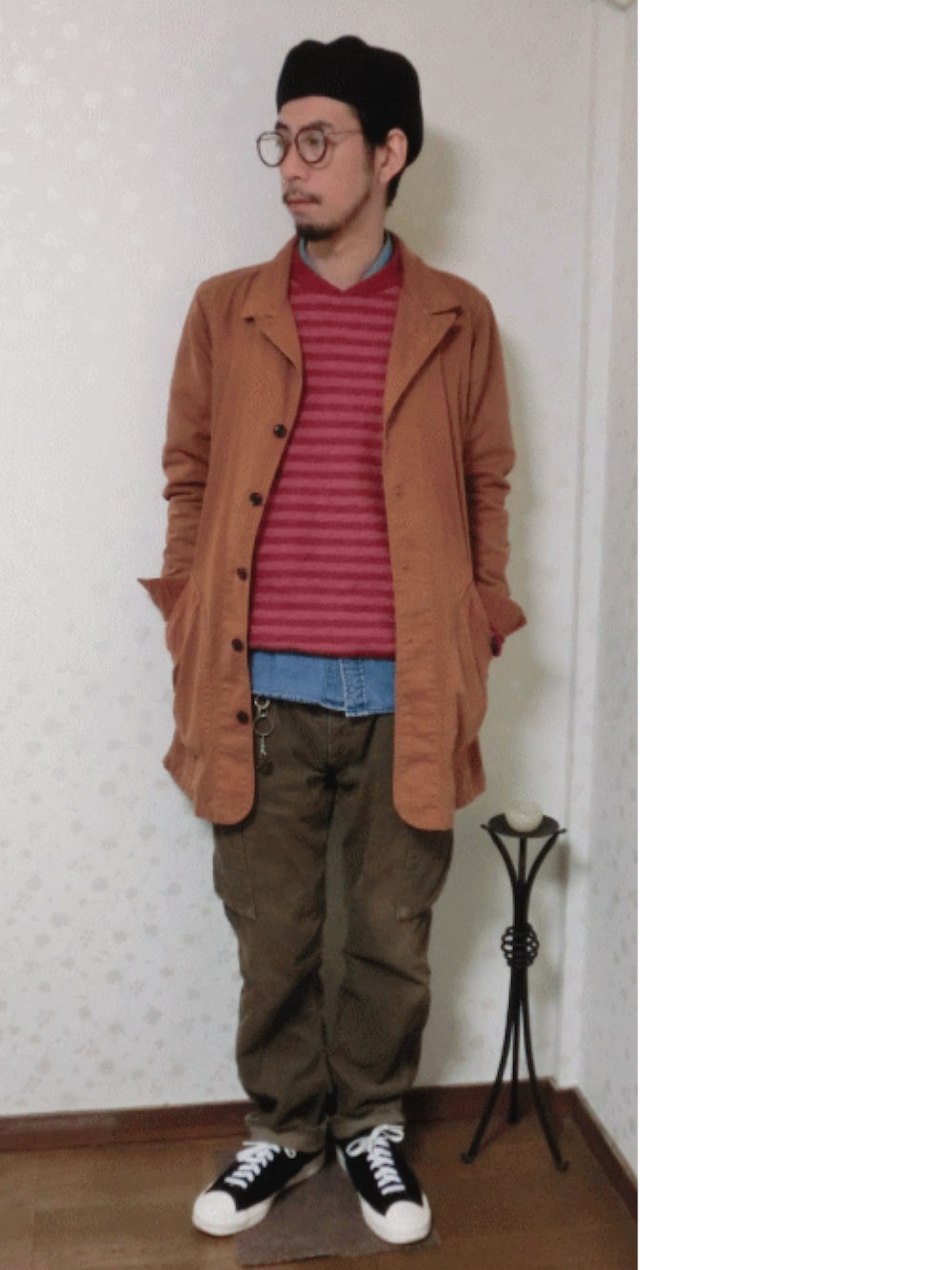 「古着、カジュアル、シンプル、ハンチング、カーゴパンツ、コーデュロイ、ボーダー、めがね、スニーカー」｜「CIAOPANIC TYPYの[PRO-Keds×CIAOPANIC TYPY] ROYAL PLUS（スニーカー、ブラック系）」を使った、kiyoshiさん（メンズ・170cm）の秋コーディネートの1枚目の写真