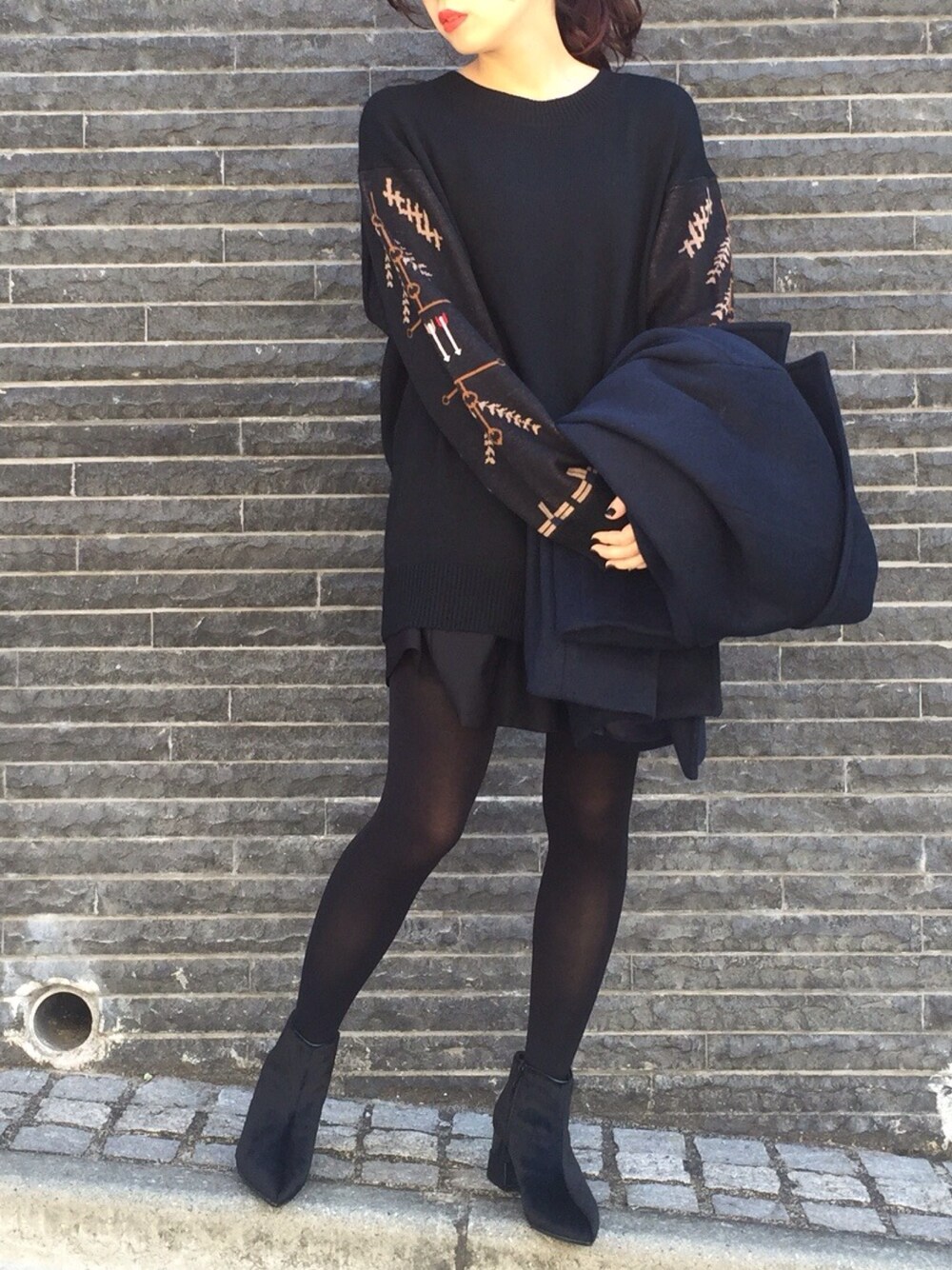 「コラボ、ニット、オールブラックコーデ」｜「goocyのAIKAHIRANO×goocyオーバKnit（ニット/セーター、ブラック系）」を使った、goocyさん（レディース・153cm）の冬コーディネートの1枚目の写真