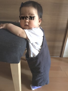 「つかまり立ち」｜「アイテム（オールインワン・サロペット）」を使った、しずさん（キッズ・60cm）の春コーディネート