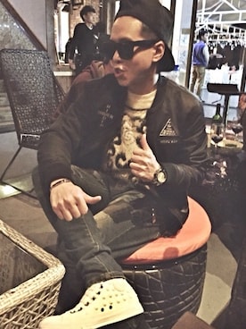 「D&G（ディーアンドジー）のアイテム（腕時計）」を使った、潘家辉さん（メンズ・174cm）の冬コーディネート