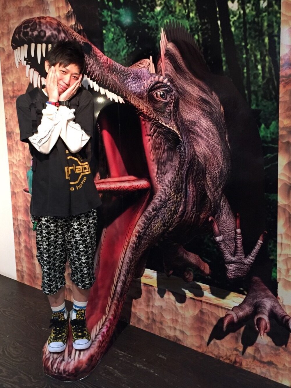 「ZORLAC、lifesabeach、MAGICAL MOSH MISFITS、skull、powell peralta、袖プリント、復刻、oldskate、オールドスケート」｜「LIFE'S A BEACHのアイテム（その他パンツ、ブラック系）」を使った、セイラパンクスさん（メンズ・175cm）の春コーディネートの1枚目の写真