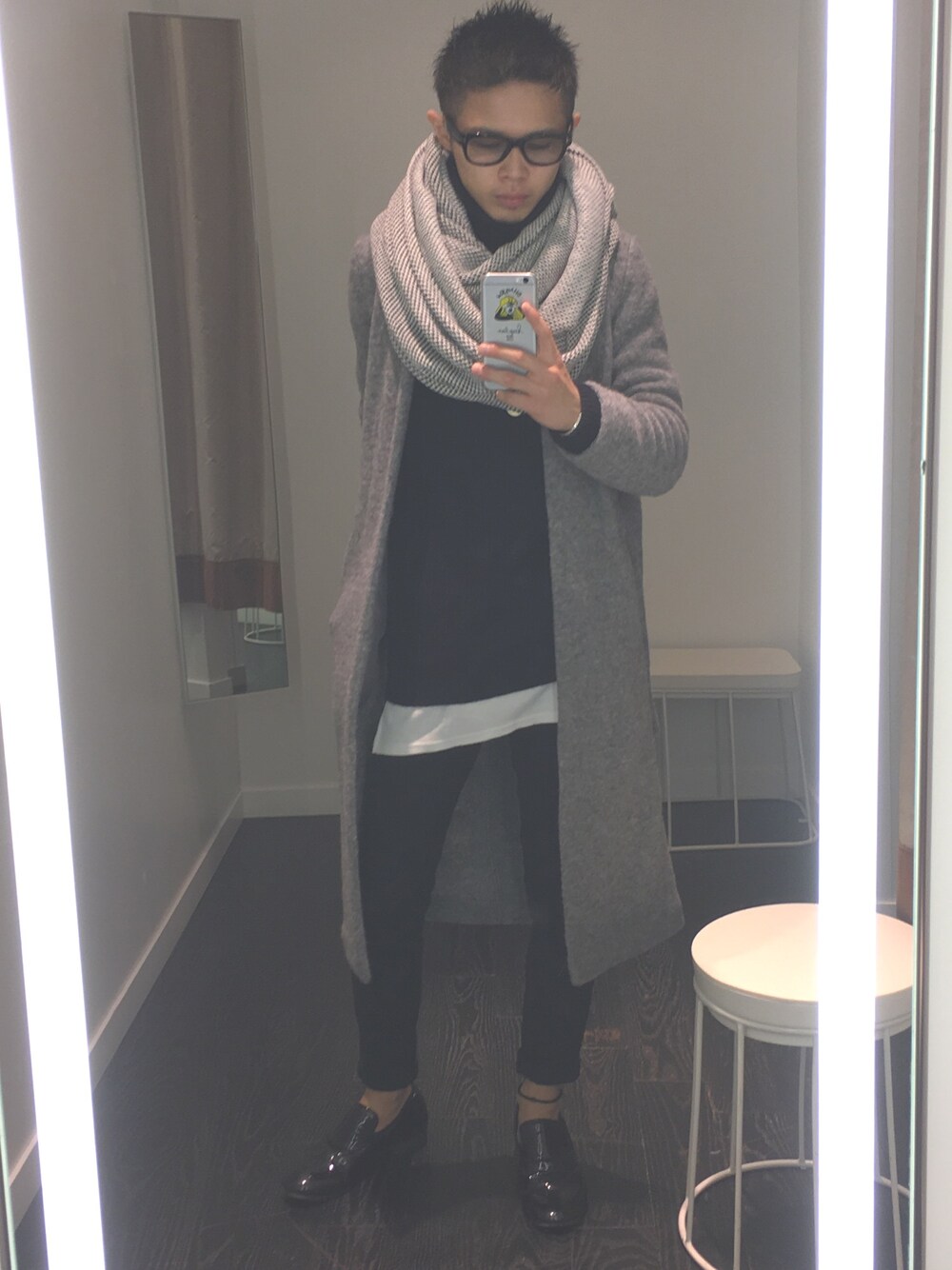 「H&Mのアイテム（ストール/ショール、グレー系）」を使った、tashikunさん（メンズ・163cm）の秋コーディネートの1枚目の写真