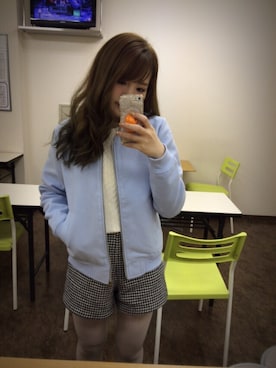 「白タイツ」｜「アイテム（ブルゾン）」を使った、あっちゃんさん（レディース・155cm）の冬コーディネート