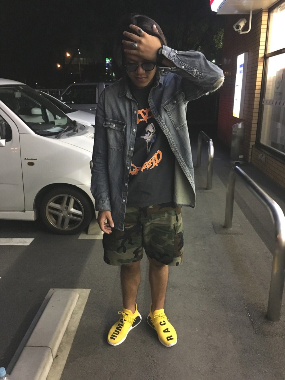 「unitedarrowsandsons、stmpd、KOHH、adidas originals、湘南、セブンイレブン、ドライブ、human race」｜「KOHH DIRT ll TOUR TEEのアイテム（Tシャツ/カットソー、ブラック系）」を使った、Hiroki Katoさん（メンズ・173cm）の夏コーディネートの1枚目の写真