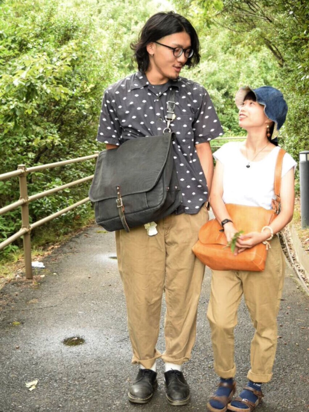 「#古着、チノパン、チューリップハット、ハンドメイド、デート」｜「OLD NAVYのアイテム（チノパンツ、ベージュ系）」を使った、ヒラマツワカバさん（レディース・145cm）の夏コーディネートの1枚目の写真