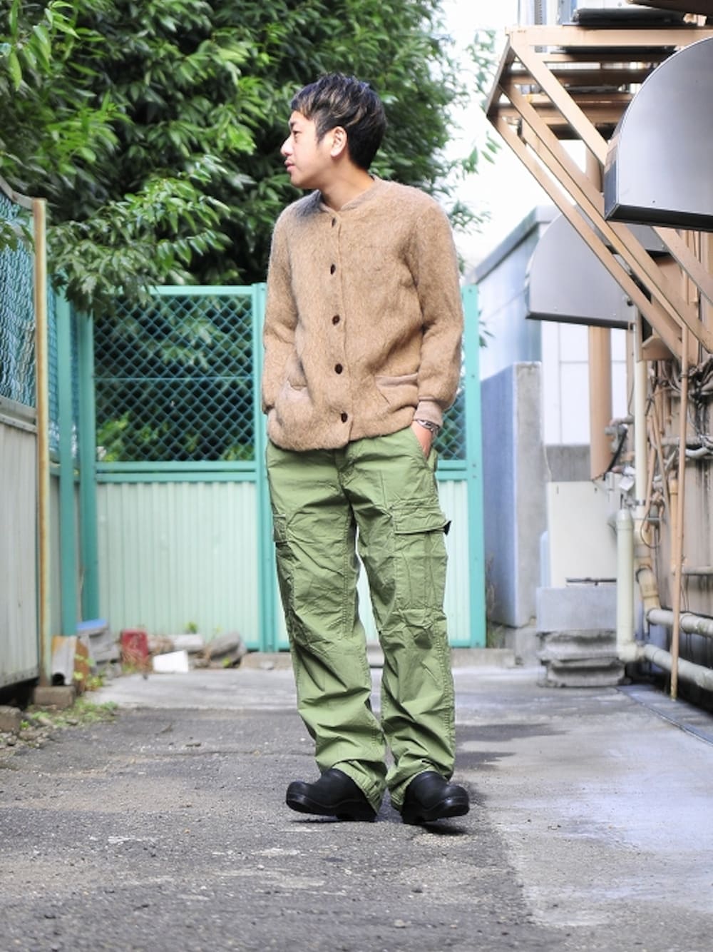 「古着、ベージュ、カーキ、 RALPH LAUREN、ラルフローレン、古着コーデ」｜「VINTAGEのKnit Jacket（カーディガン/ボレロ、ベージュ系）」を使った、TsukasaKanamaruさん（メンズ・168cm）の冬コーディネートの1枚目の写真