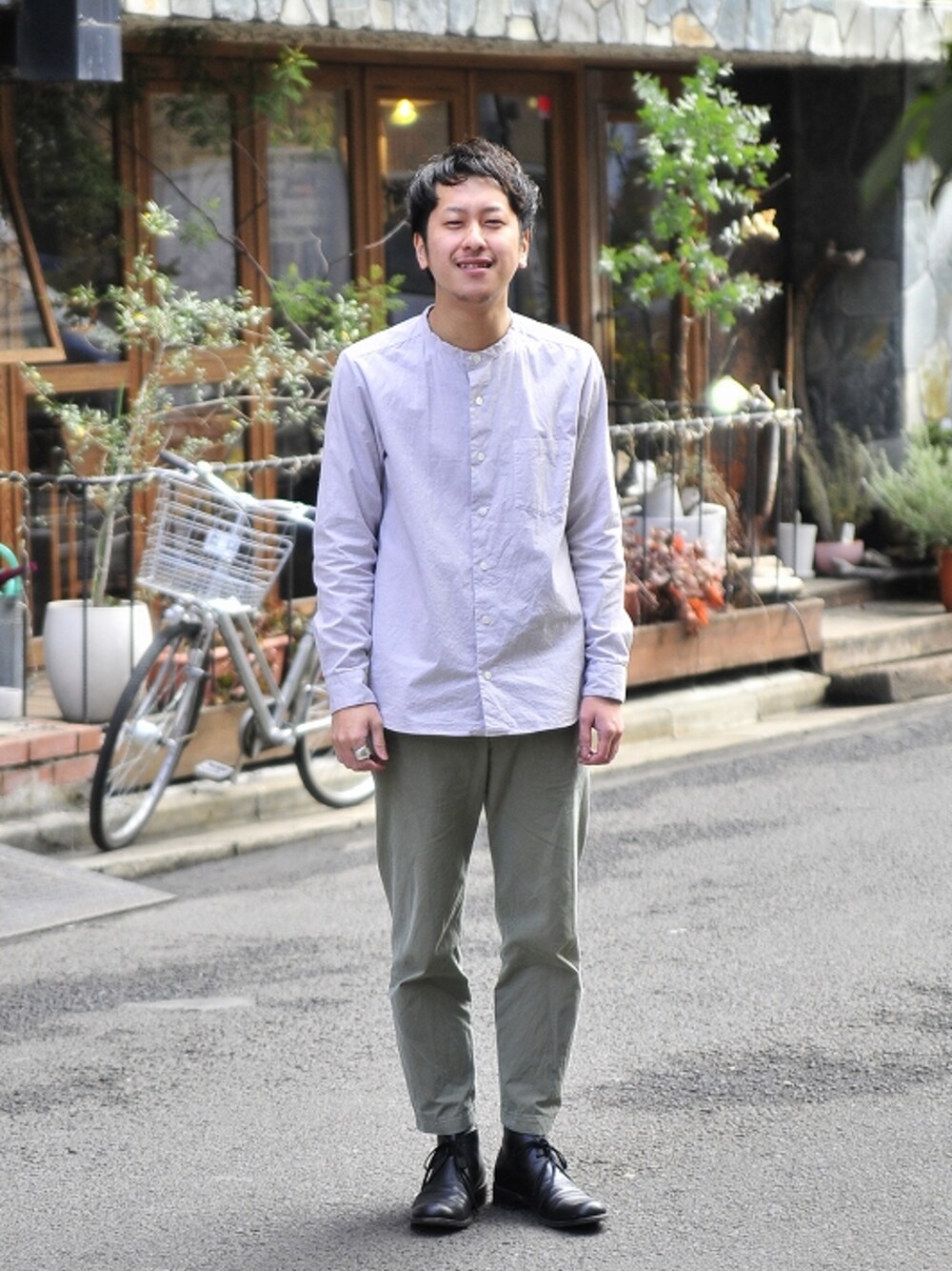 「ノーカラーシャツ、arts & science、アーツ＆サイエンス、アーツアンドサイエンス」｜「ARTS & SCIENCEのNo-collar simple shirt（シャツ/ブラウス、パープル系）」を使った、TsukasaKanamaruさん（メンズ・168cm）の冬コーディネートの1枚目の写真