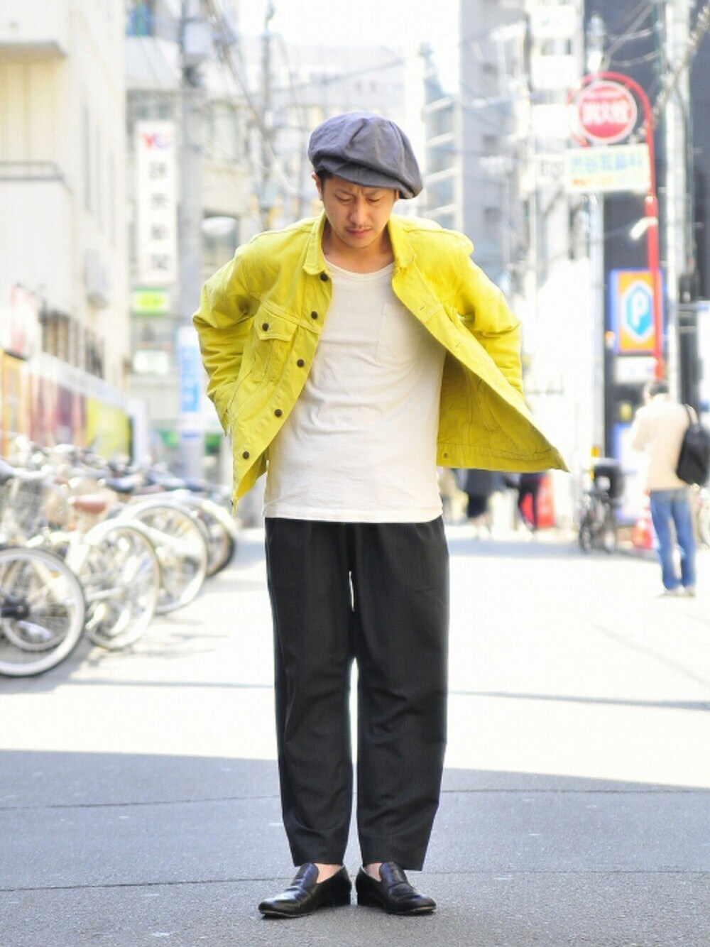 「イージーパンツ、イエロー」｜「HEALTHのアイテム（その他パンツ、ブラック系）」を使った、TsukasaKanamaruさん（メンズ・168cm）の春コーディネートの1枚目の写真