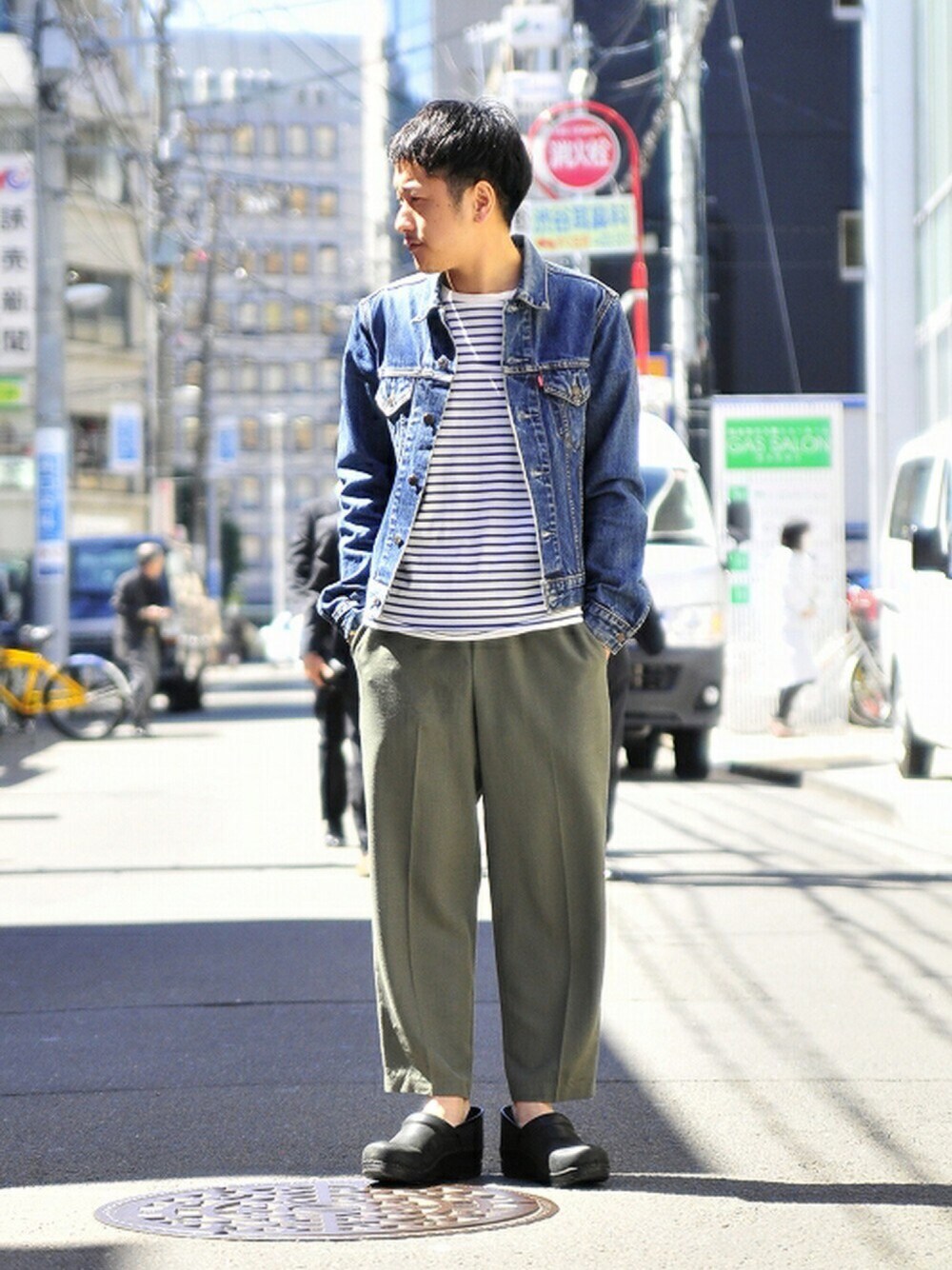 「カジュアル、春、デニムジャケット、ボーダー、イージーパンツ、古着MIX」｜「EURO LEVI'SのEuro Levi's Denim Jacket（デニムジャケット、ブルー系）」を使った、TsukasaKanamaruさん（メンズ・168cm）の春コーディネートの1枚目の写真