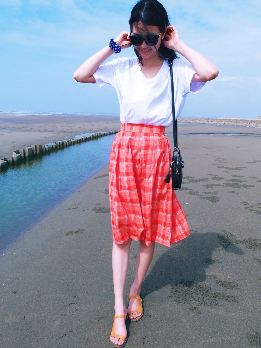 「ZARA、redxred」｜「redxredの萬能小黑包（ショルダーバッグ、ブラック系）」を使った、紅さん（レディース・179cm）の夏コーディネートの1枚目の写真