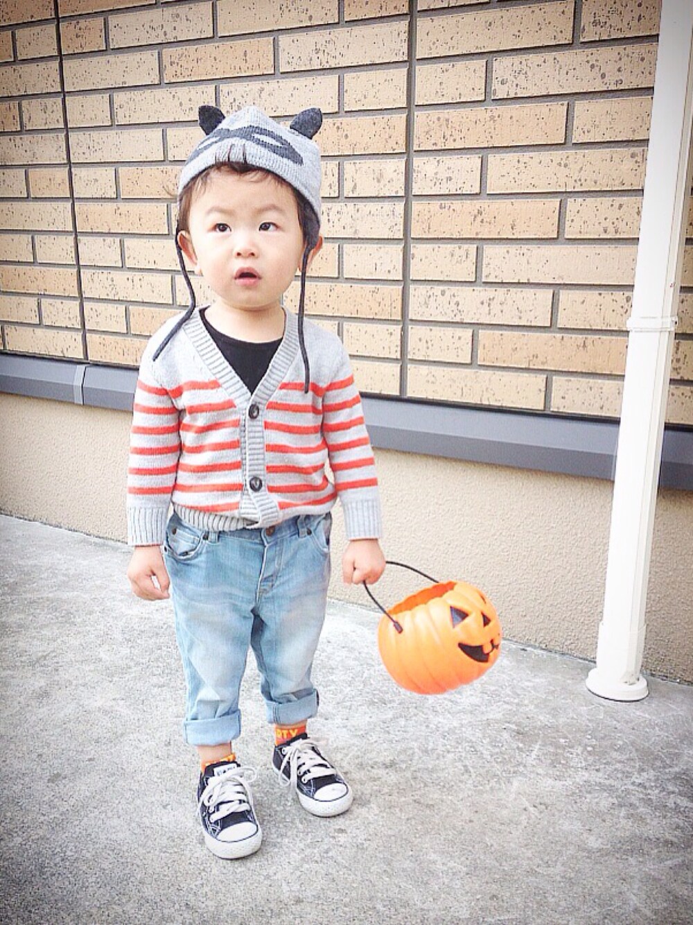 「halloween、コンバース、ラフ、仮装、キッズファッション、ニット、WEAR HALLOWEEN 2014、かぼちゃ、ハロウィンコーデ、ハロウィン」｜「ZARA KIDSのアイテム（ニットキャップ/ビーニー、グレー系）」を使った、shugoさん（キッズ・90cm）の秋コーディネートの1枚目の写真