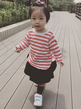 「adidas Originals（アディダスオリジナルス）のアイテム（スニーカー、ホワイト系）」を使った、EvaBabyさん（キッズ）の秋コーディネート