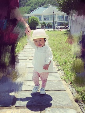 「ZARA KIDSのアイテム（Tシャツ/カットソー、ホワイト系）」を使った、EvaBabyさん（キッズ）の秋コーディネート